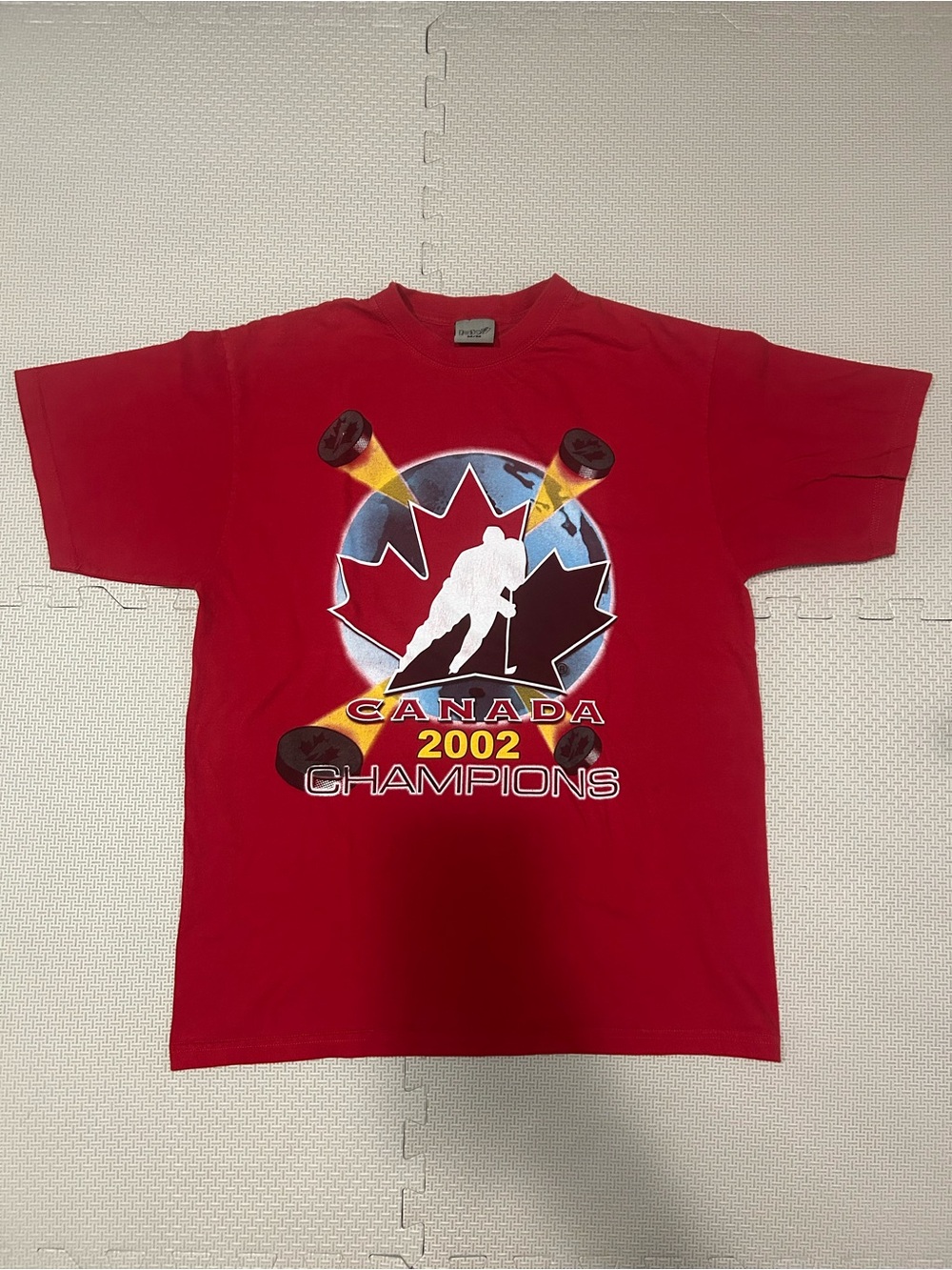 Canada Hockey 2002 Champions Red Men’s Large Hockey Graphic Tee